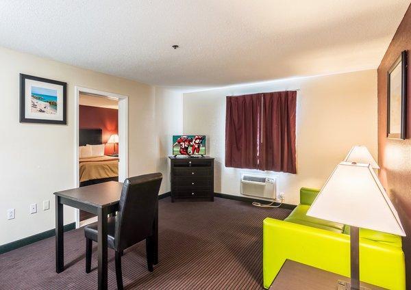 Red Roof Inn & Suites Pensacola-Nas Corry Beach Haven Ngoại thất bức ảnh