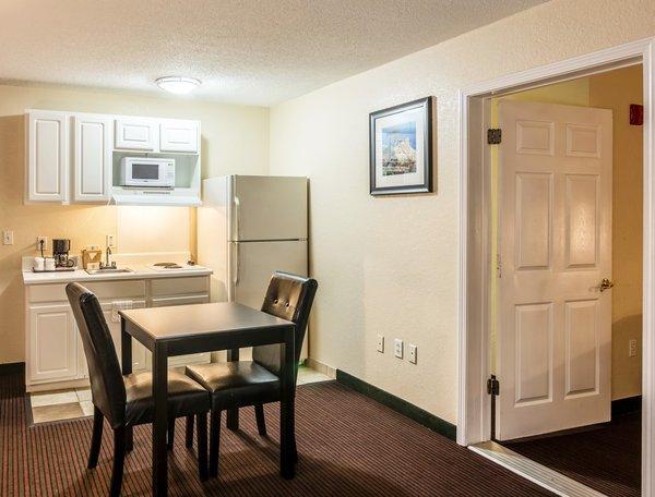 Red Roof Inn & Suites Pensacola-Nas Corry Beach Haven Ngoại thất bức ảnh
