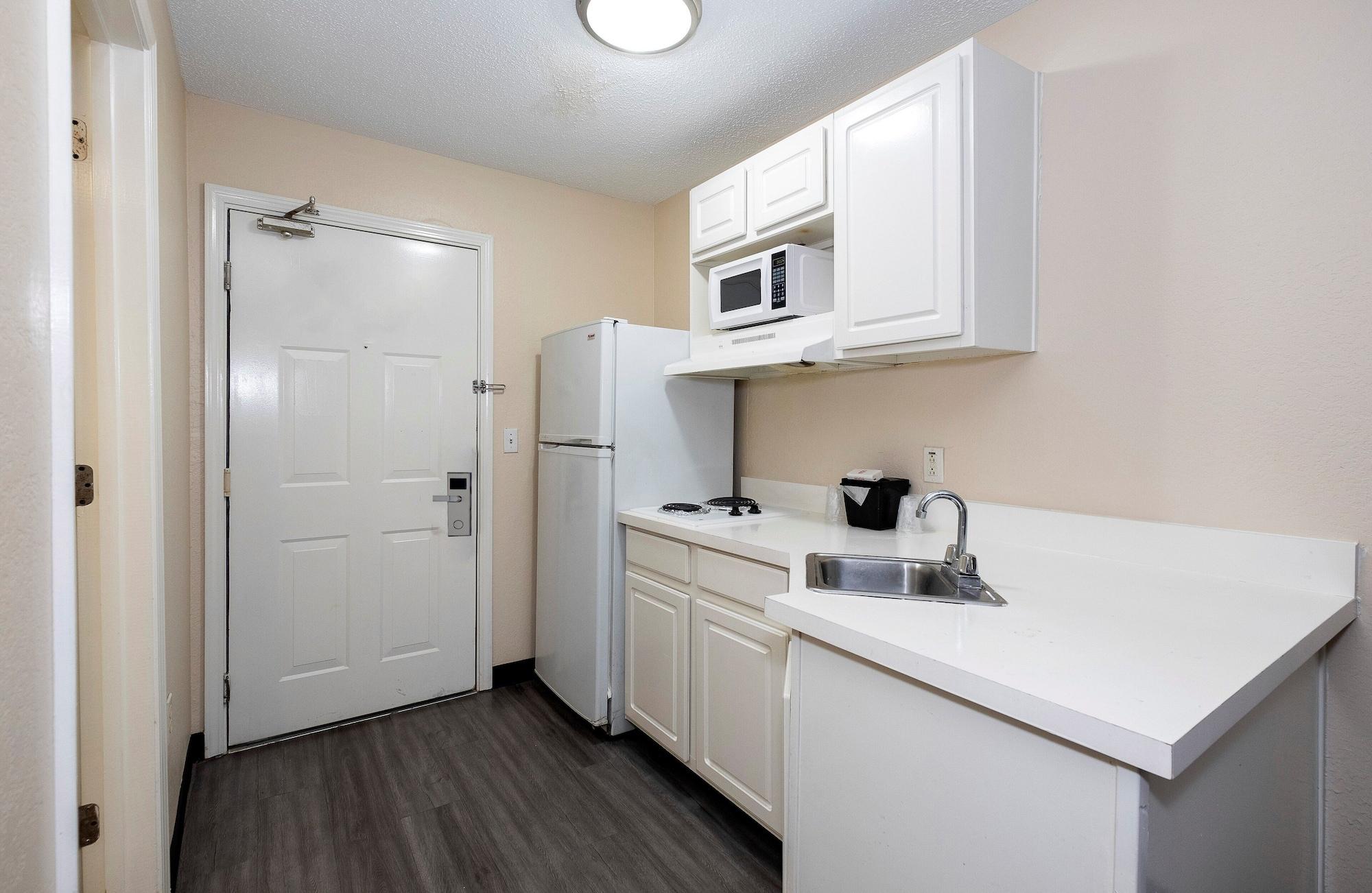 Red Roof Inn & Suites Pensacola-Nas Corry Beach Haven Ngoại thất bức ảnh