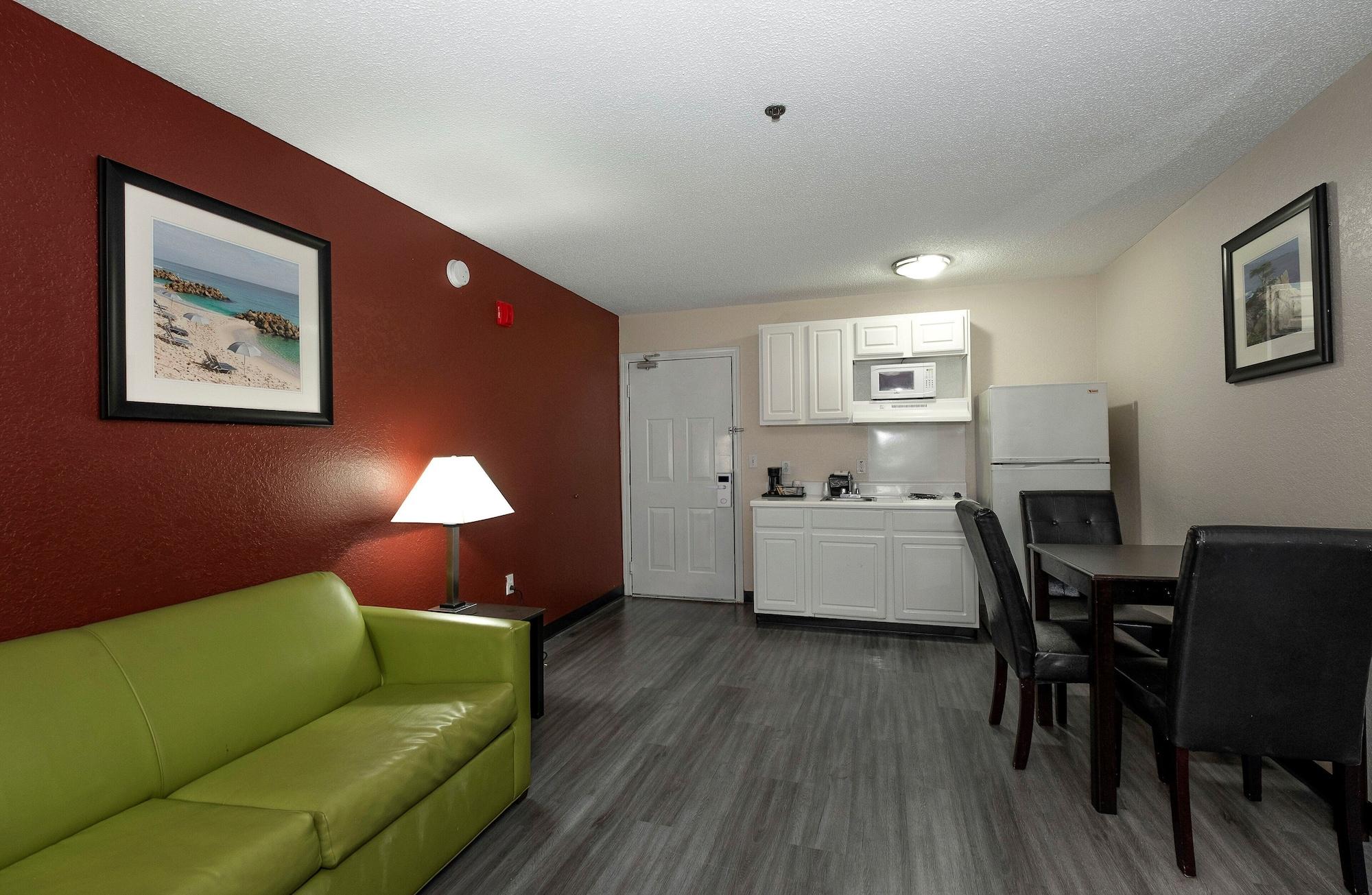 Red Roof Inn & Suites Pensacola-Nas Corry Beach Haven Ngoại thất bức ảnh