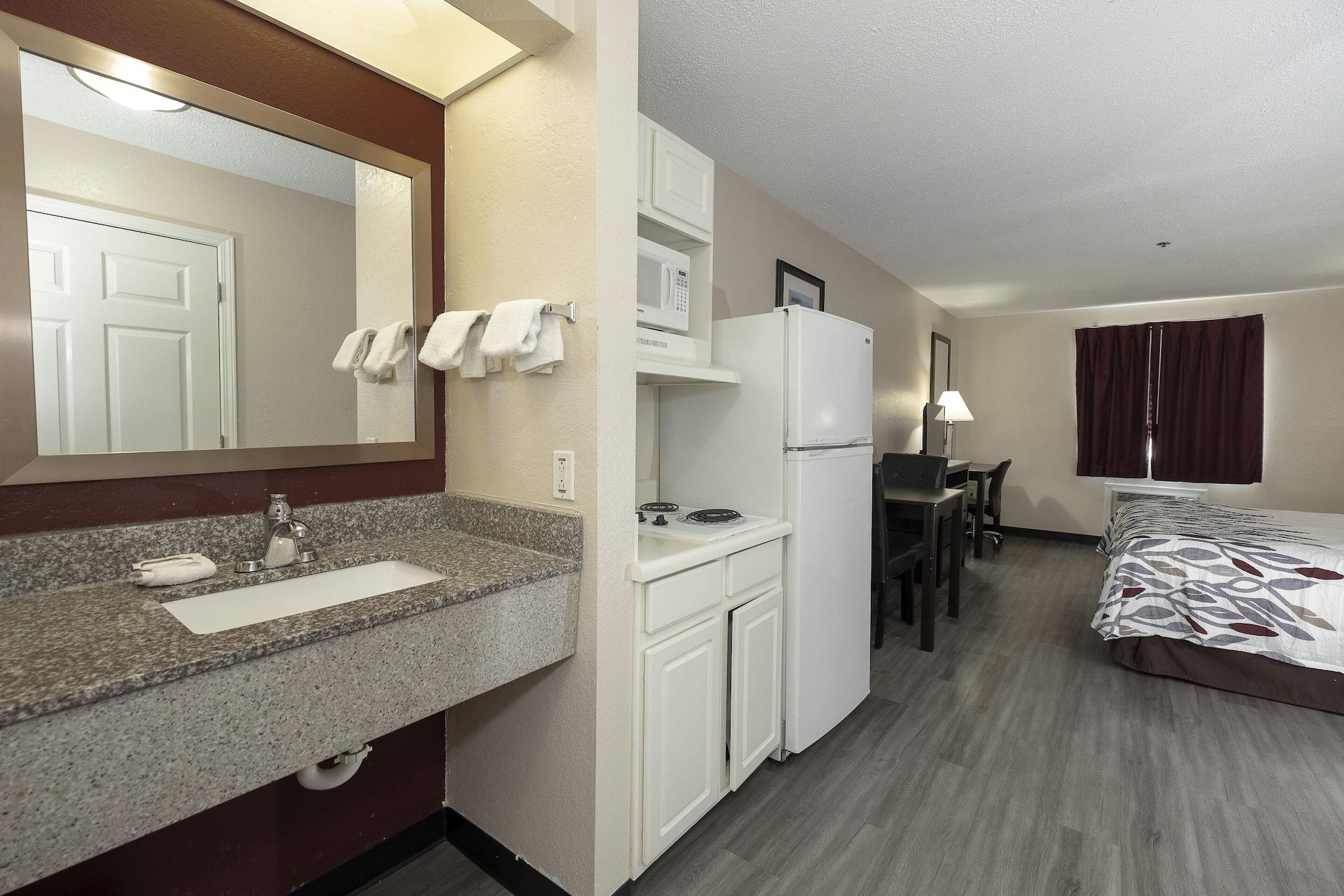 Red Roof Inn & Suites Pensacola-Nas Corry Beach Haven Ngoại thất bức ảnh