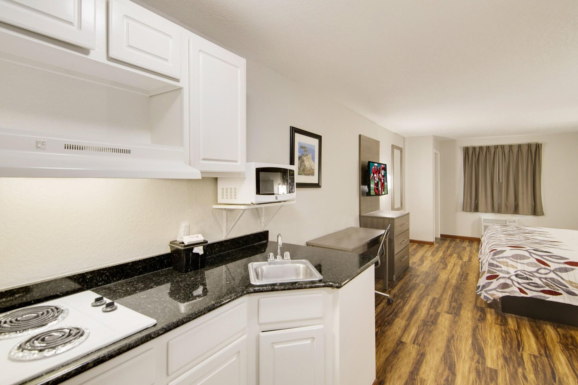 Red Roof Inn & Suites Pensacola-Nas Corry Beach Haven Ngoại thất bức ảnh