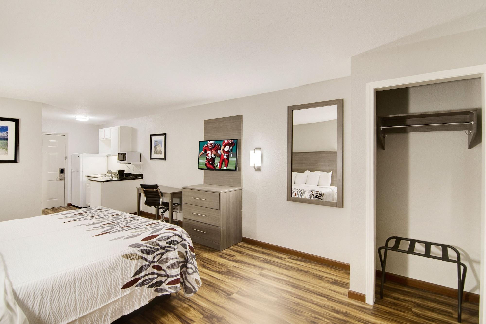 Red Roof Inn & Suites Pensacola-Nas Corry Beach Haven Ngoại thất bức ảnh