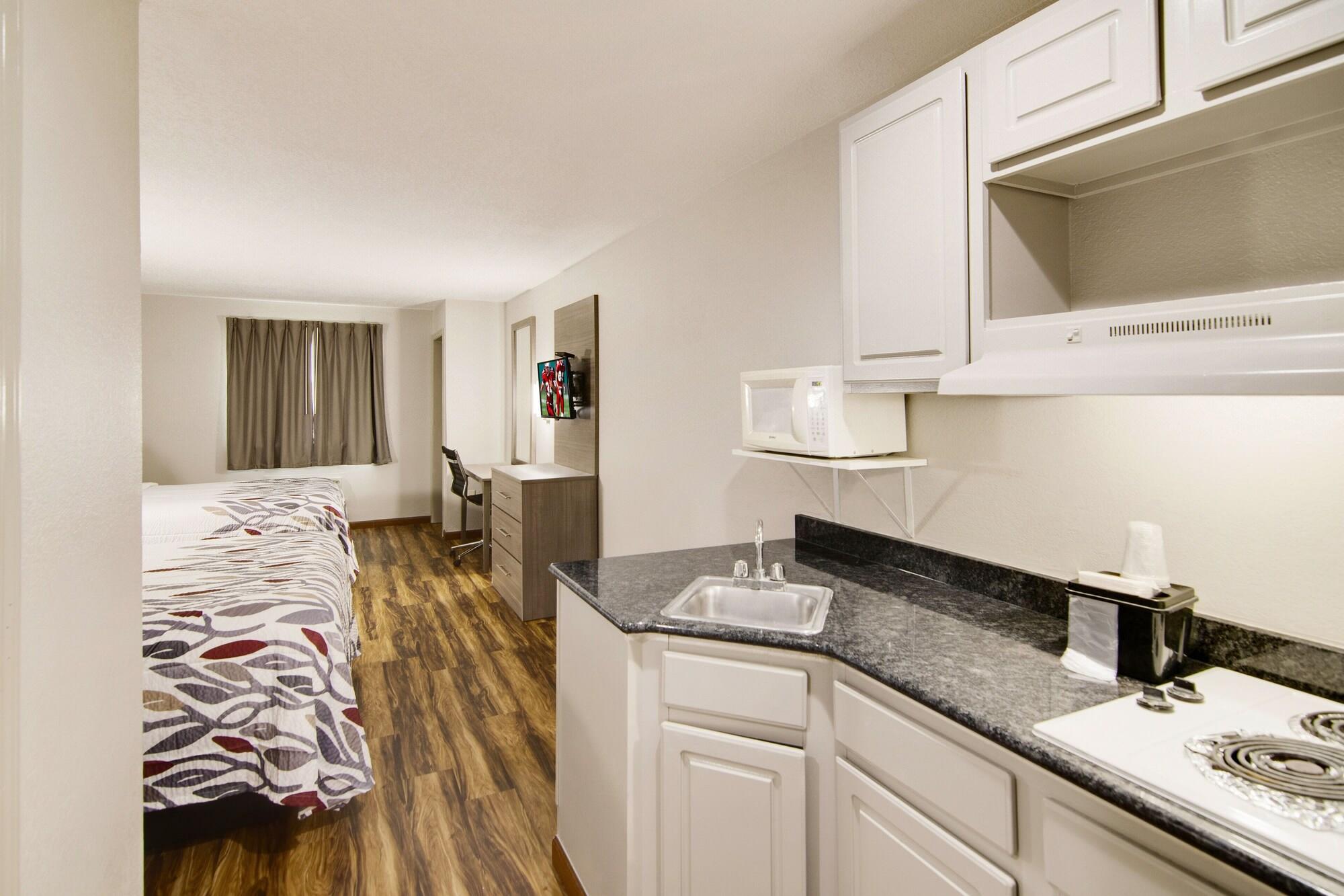 Red Roof Inn & Suites Pensacola-Nas Corry Beach Haven Ngoại thất bức ảnh