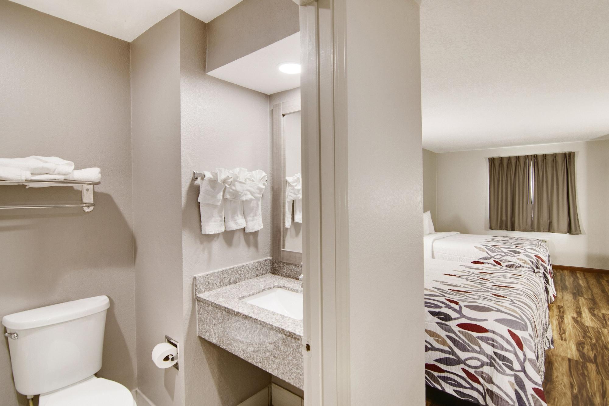 Red Roof Inn & Suites Pensacola-Nas Corry Beach Haven Ngoại thất bức ảnh