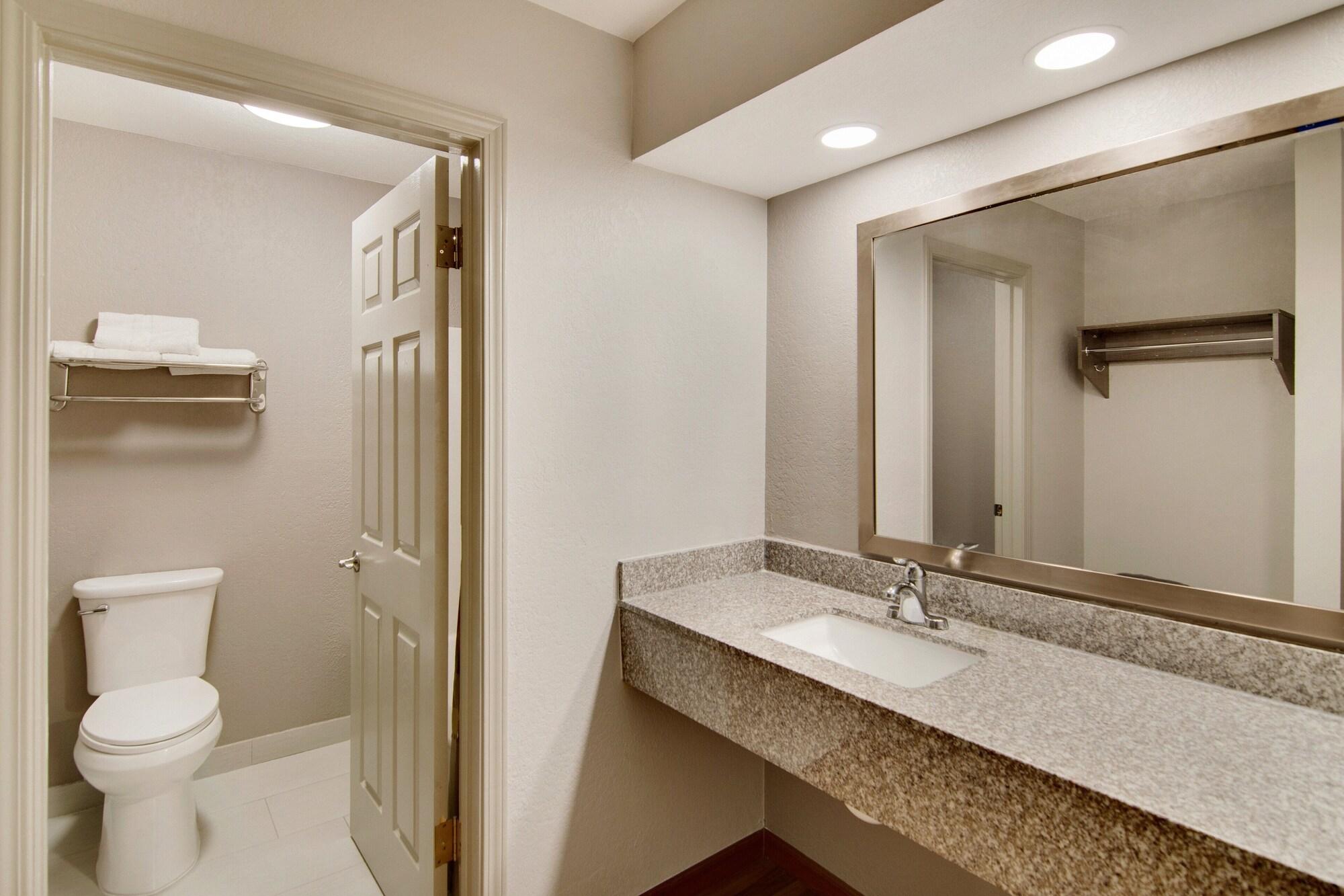 Red Roof Inn & Suites Pensacola-Nas Corry Beach Haven Ngoại thất bức ảnh