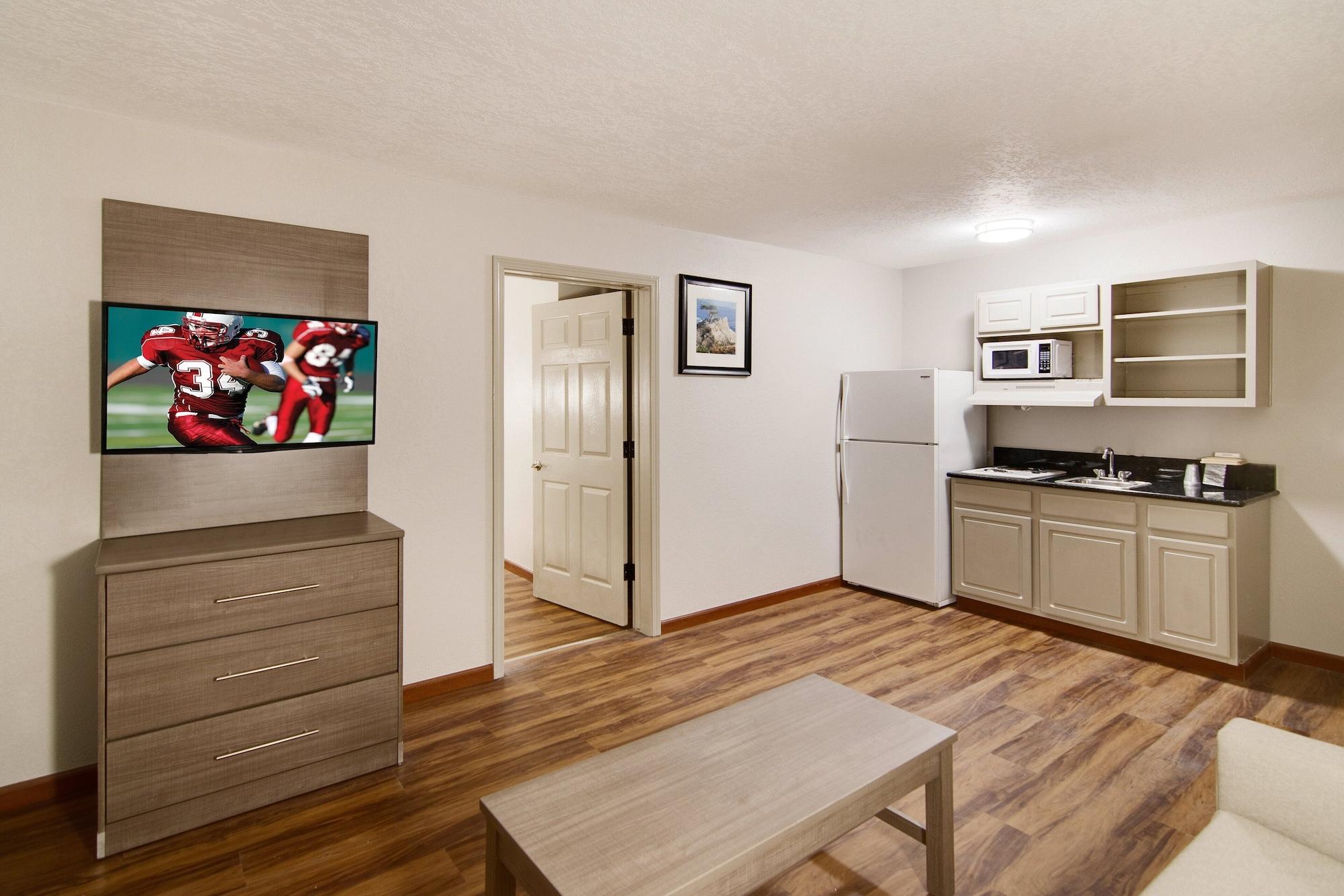 Red Roof Inn & Suites Pensacola-Nas Corry Beach Haven Ngoại thất bức ảnh